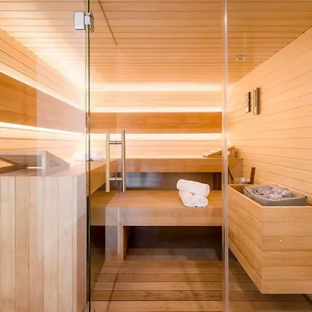 Luxury Big With Pool, Reception And Gym