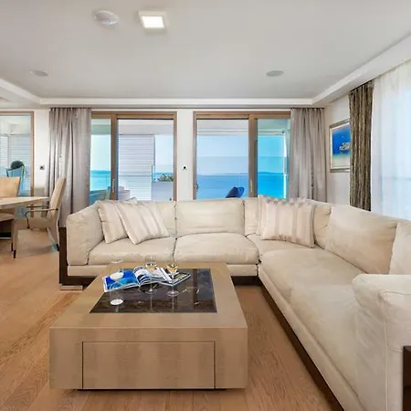 Apartment Luxury Big With Pool, Reception And Gym