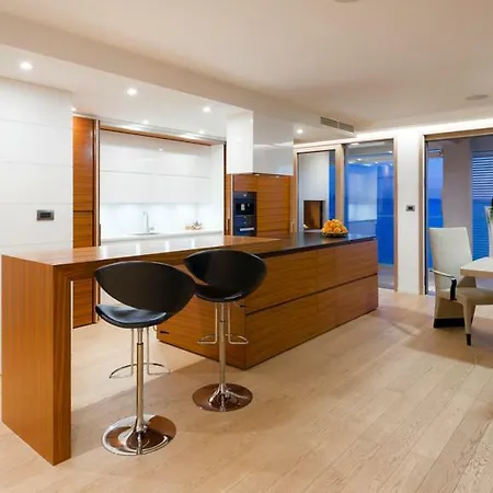 Apartment Luxury Big With Pool, Reception And Gym