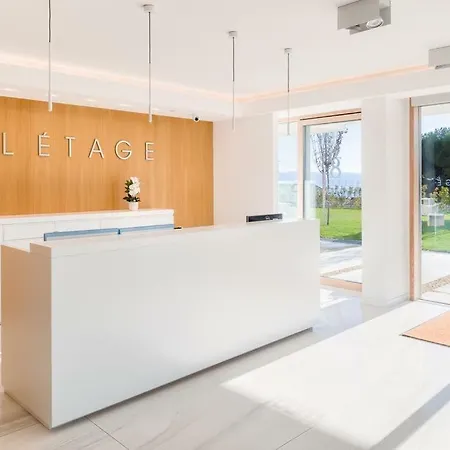 Luxury Big With Pool, Reception And Gym Split