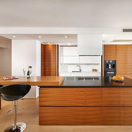 Luxury Big With Pool, Reception And Gym *