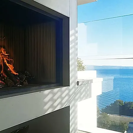 Luxury Big With Pool, Reception And Gym Split