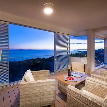 Luxury Big With Pool, Reception And Gym Apartment *