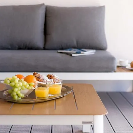 Apartment Luxury Big With Pool, Reception And Gym