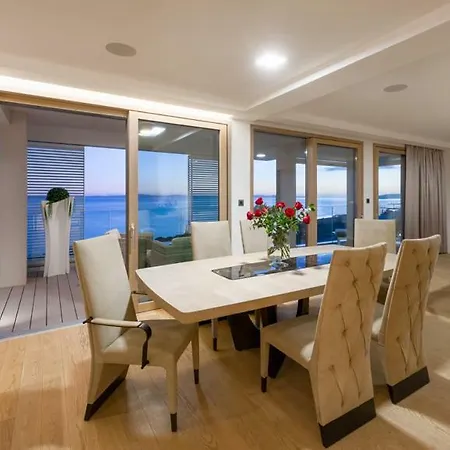 Luxury Big With Pool, Reception And Gym *