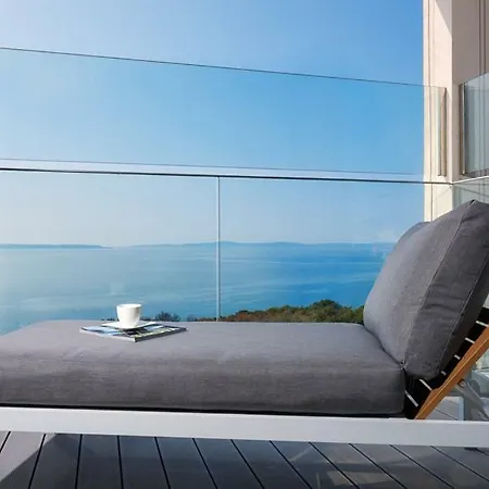 Luxury Big With Pool, Reception And Gym