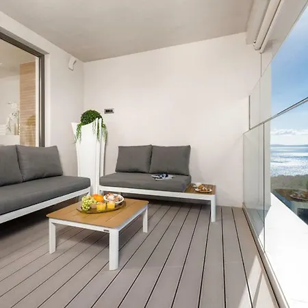 Apartment Luxury Big With Pool, Reception And Gym