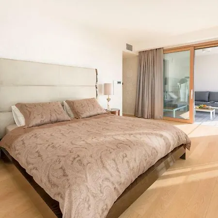Luxury Big With Pool, Reception And Gym *