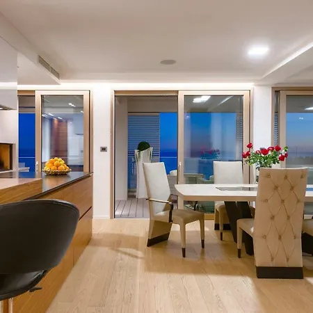 Apartment Luxury Big With Pool, Reception And Gym