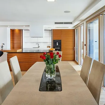 Apartment Luxury Big With Pool, Reception And Gym