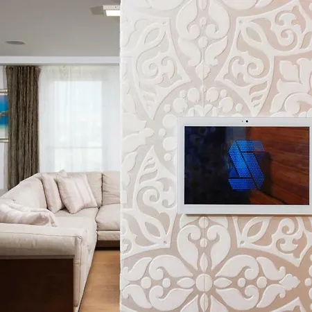 Apartment Luxury Big With Pool, Reception And Gym Split