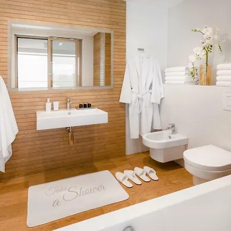 Luxury Big With Pool, Reception And Gym Apartment