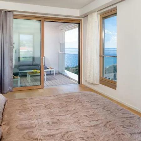 Luxury Big With Pool, Reception And Gym Apartment *