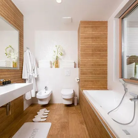 Luxury Big With Pool, Reception And Gym